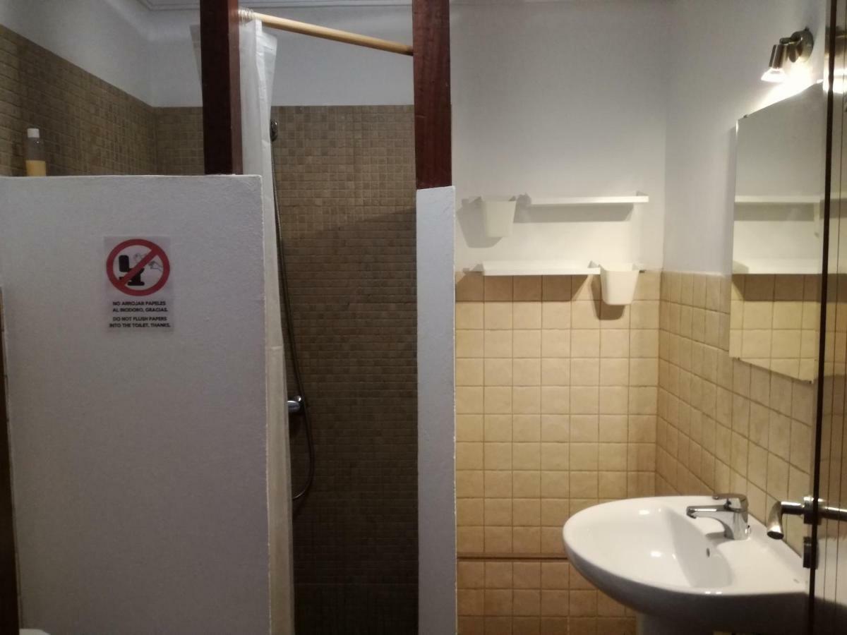 Surfhouse Hostel Famara Caleta De Famara Екстер'єр фото