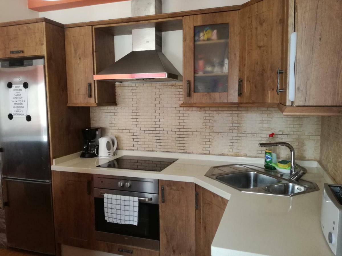 Surfhouse Hostel Famara Caleta De Famara Екстер'єр фото